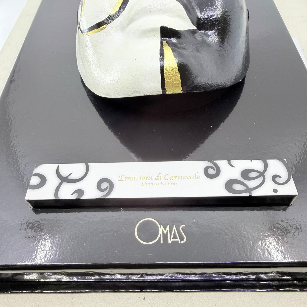 OMAS Emozioni Di Carnevale Limited Edition Fountain Pen - Fine 18kt Gold Nib