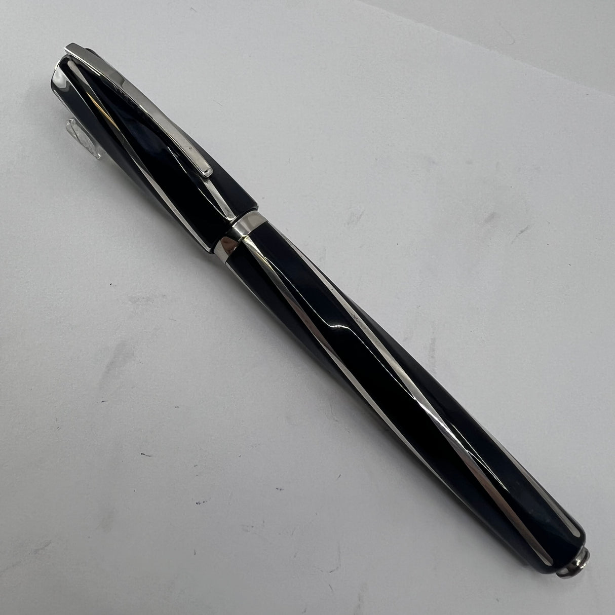 Visconti Black Divina Large Fountain Pen  - Broad 14kt Gold  Nib