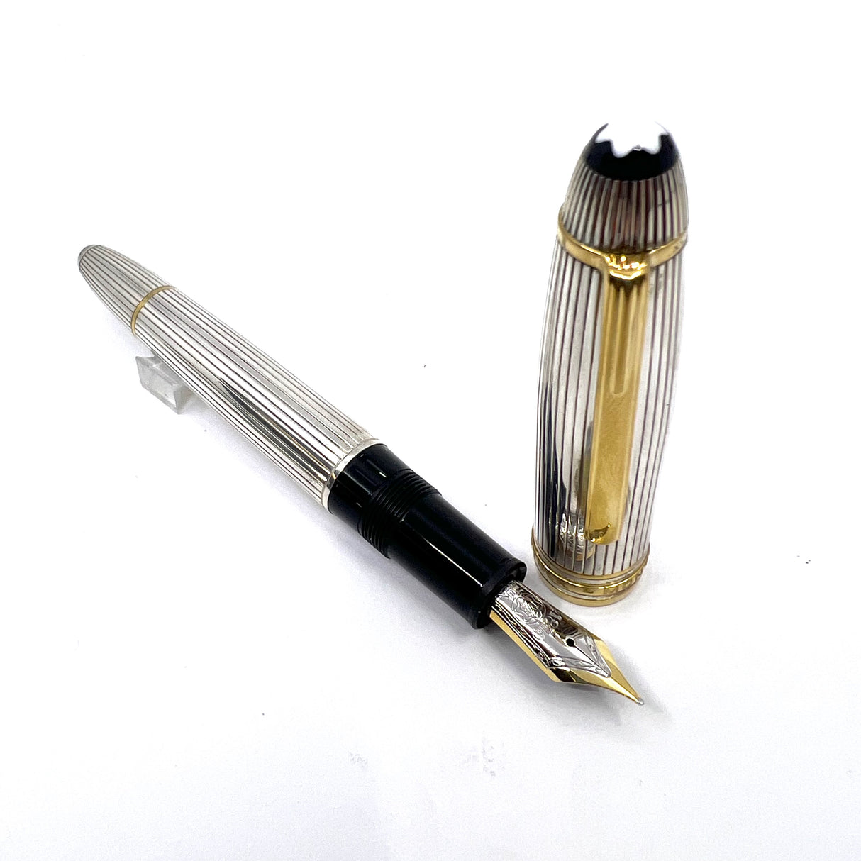 Montblanc LeGrand Solitaire #146 Sterling Silver Pinstriped Fountain Pen - Medium 18kt Gold Nib