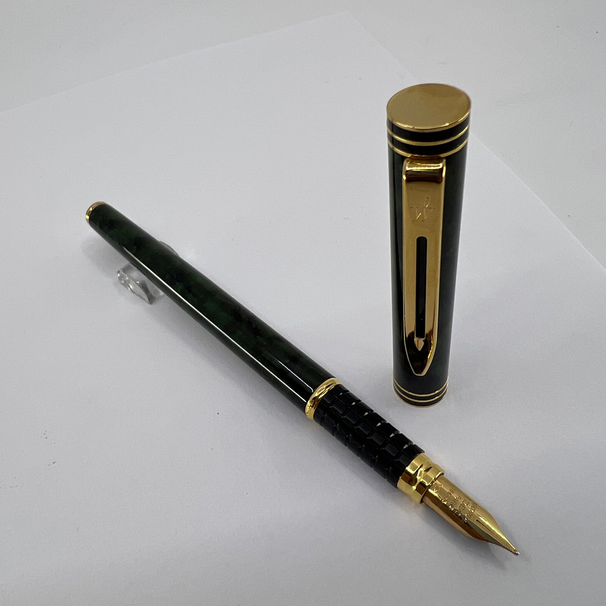 Waterman "Exclusive" Collection Green & Black Marble Lacquered  Fountain Pen   - Medium 18kt Gold  Nib