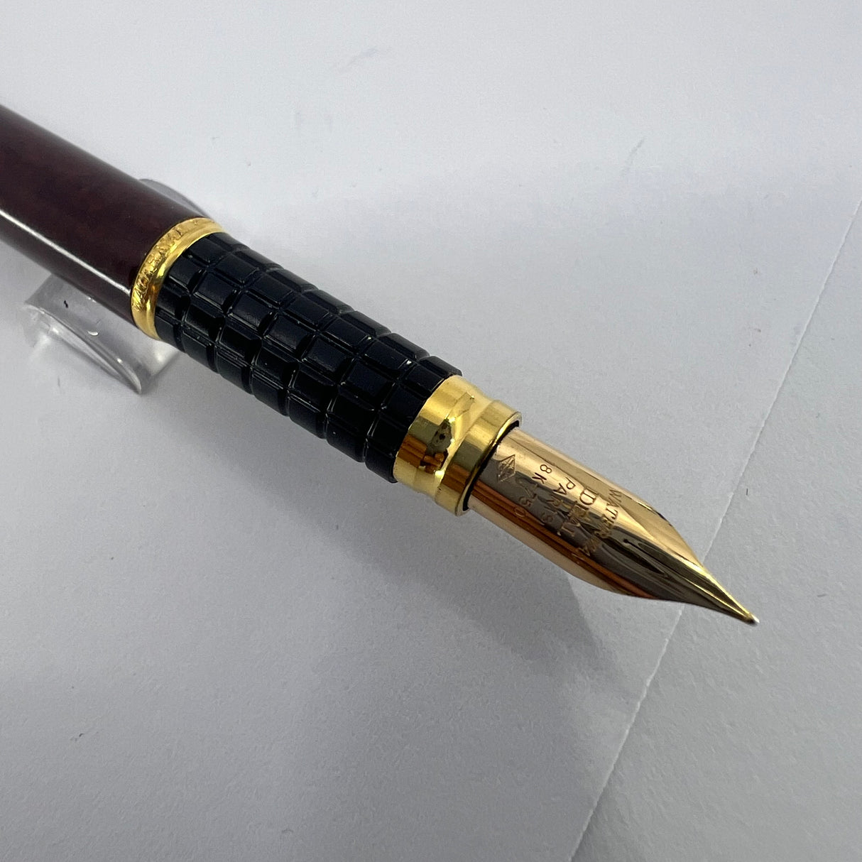 Waterman Exclusive Burgundy & Black Marble Lacquered Fountain  Pen - Fine 18kt Gold  Nib