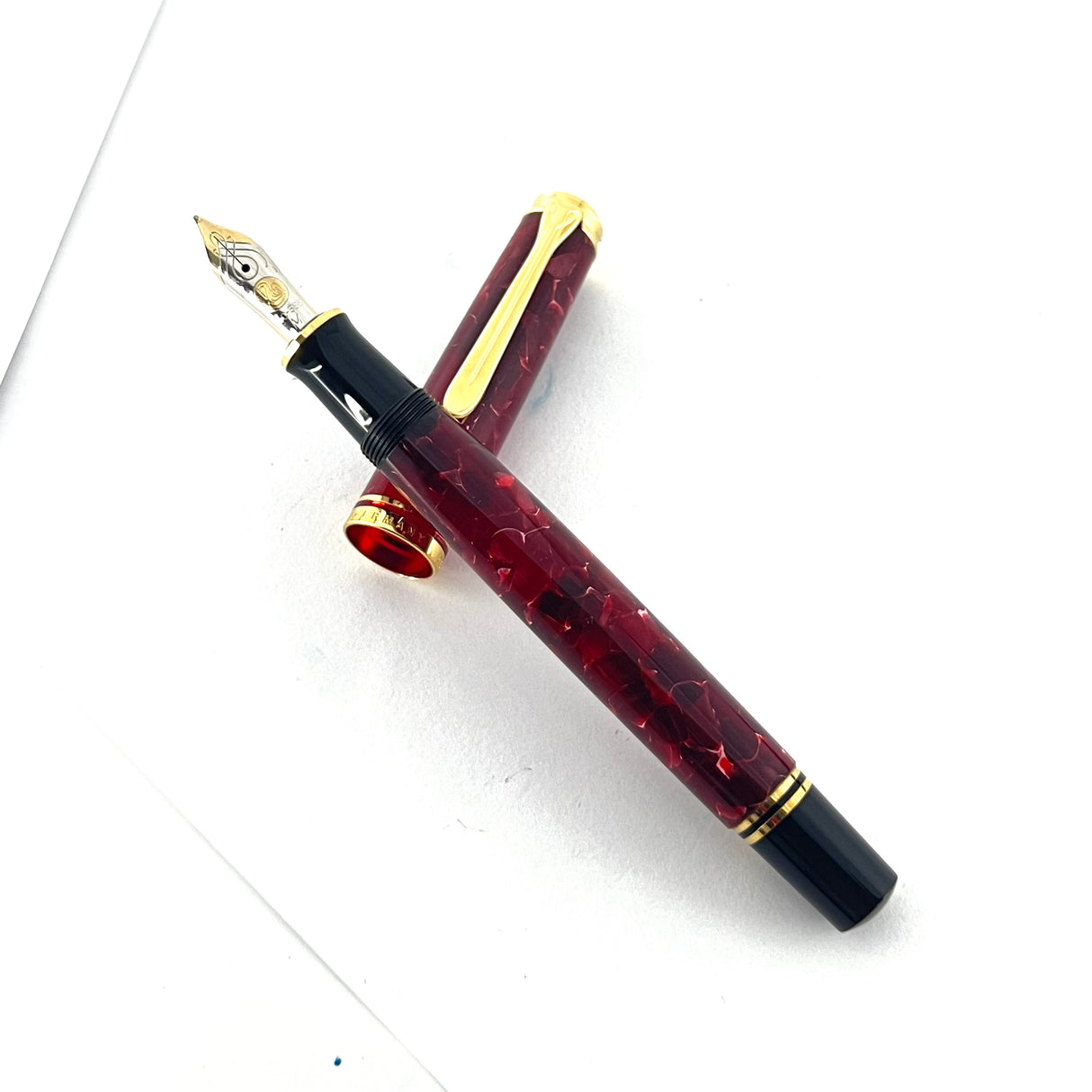 Pelikan M600 Marbled Burgundy/Red Fountain Pen
