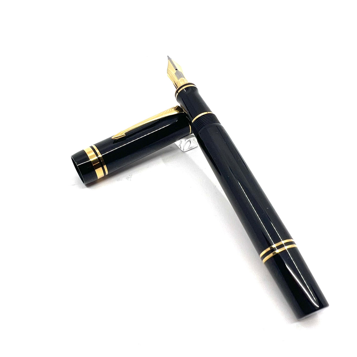 Parker Centennial (Largest Size) Black Duofold Fountain Pen-First Year Parker Cap Medallion(1988)