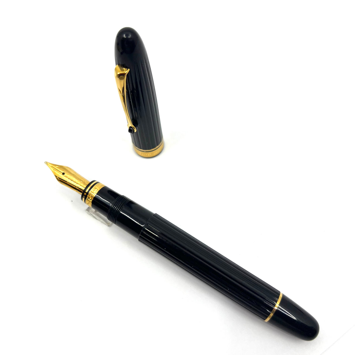 OMAS Ogiva Black Vegetal Resin Fluted Fountain Pen - Flexible Broad 18kt Gold Nib