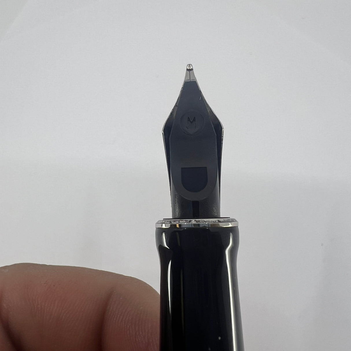 Parker  DNA Duofold Limited Edition Fountain Pen  - Medium 18kt Gold  Nib