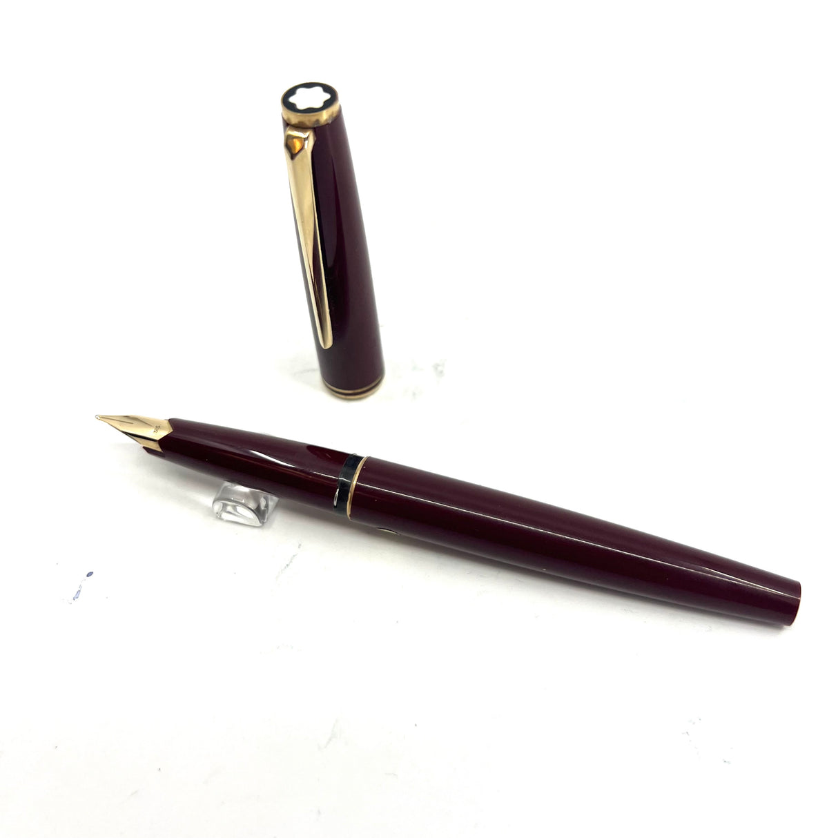 Montblanc Classic Style Burgundy Resin Fountain Pen