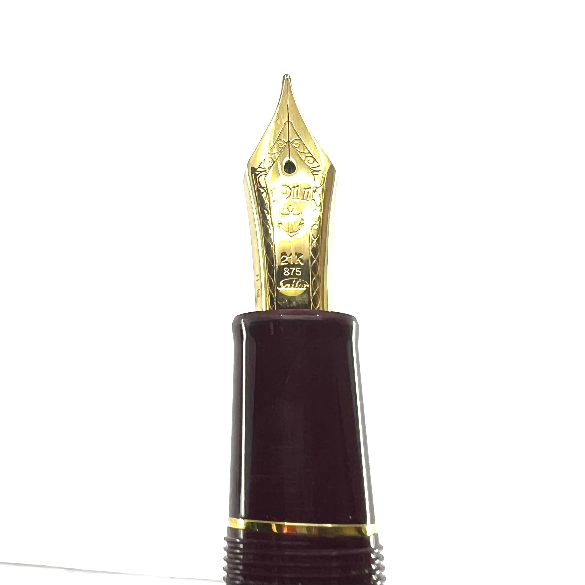 Sailor Maroon 1911 Large Fountain Pen - Medium 21kt Gold Nib