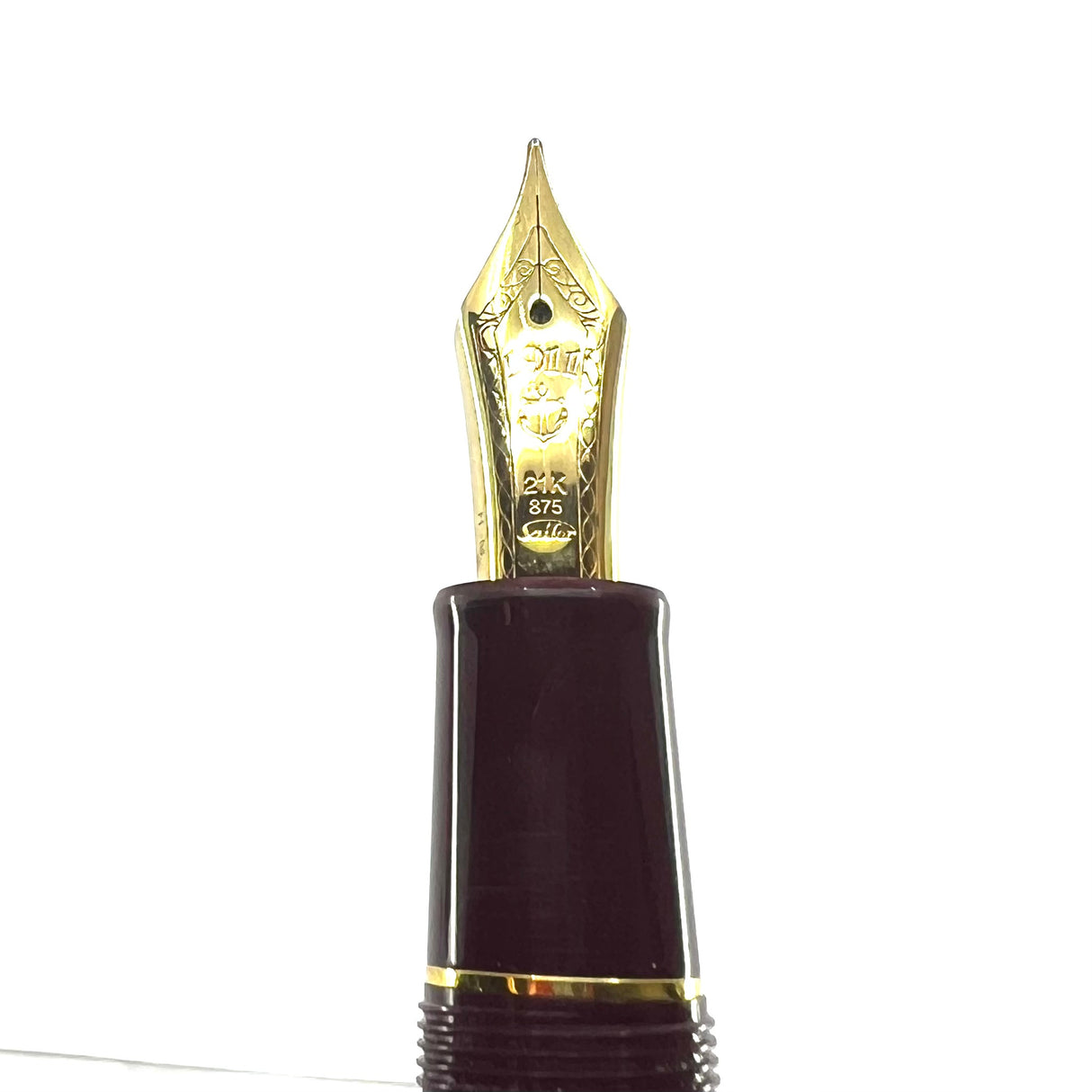 Sailor Maroon 1911 Large Fountain Pen - Medium 21kt Gold Nib