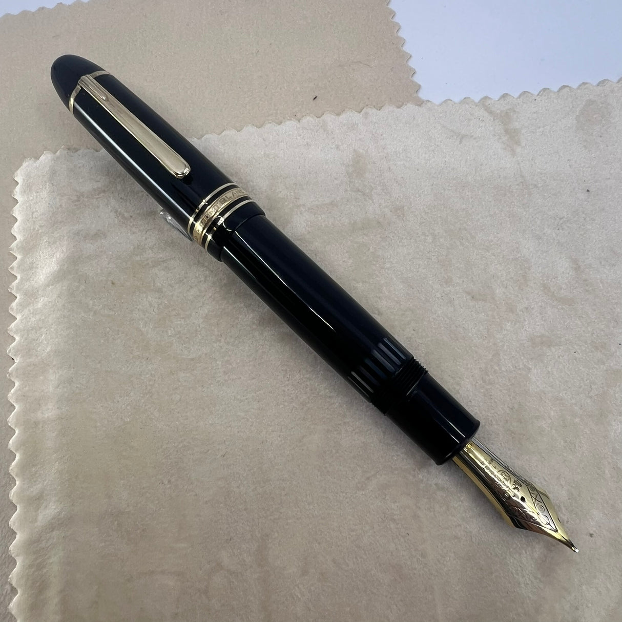 Montblanc Meisterstuck #146 LeGrand Black Fountain Pen   -  Very Flexible Fine 14kt Gold Nib