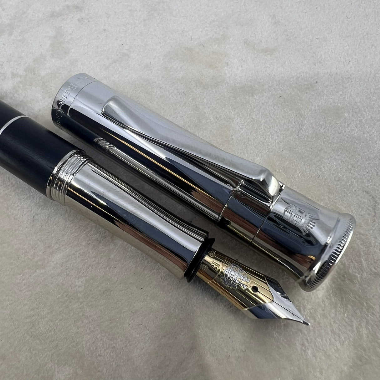 Graf von Faber-Castell Classic Grenadilla Wood Anello Fountain Pen - Fine 18 Kt Gold Nib