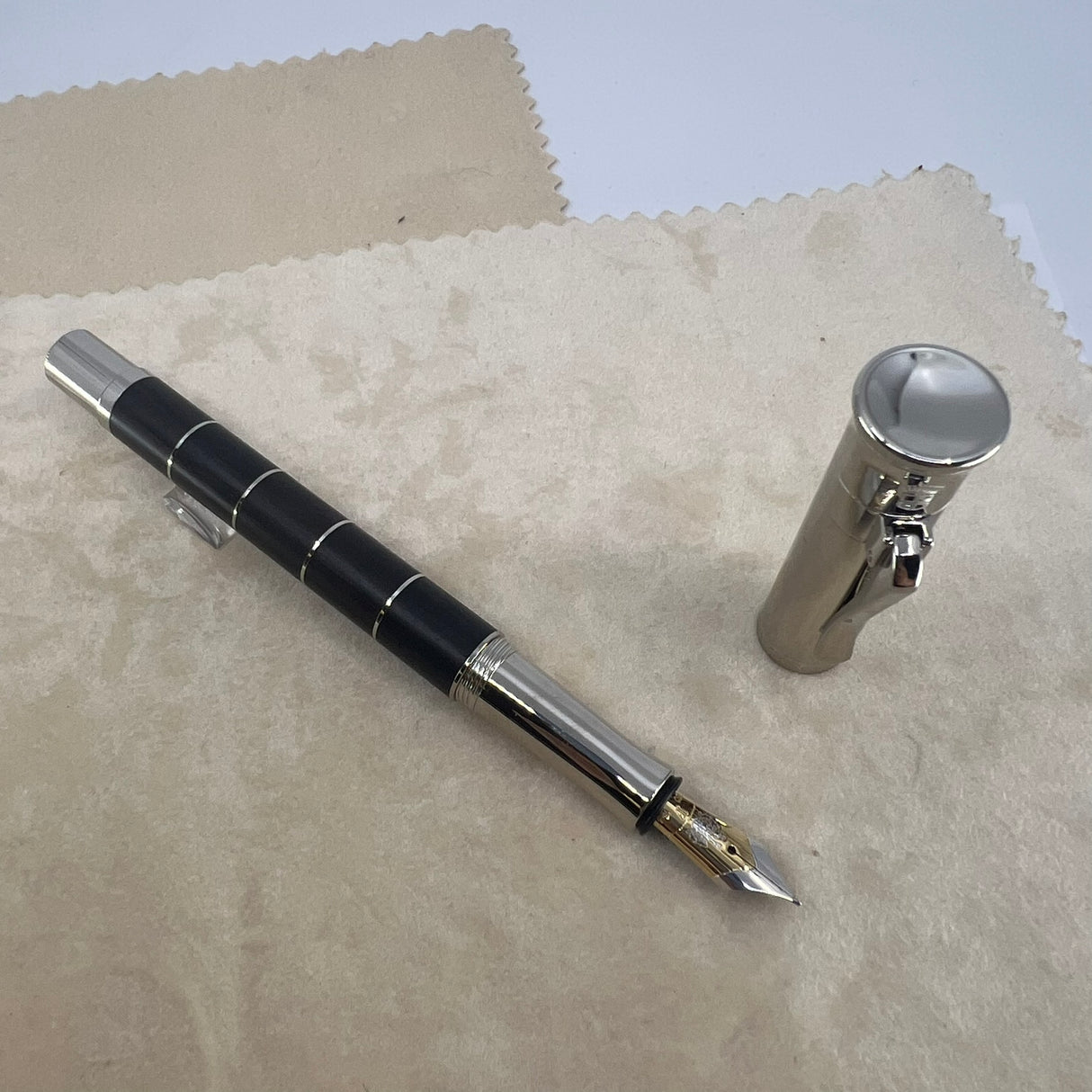 Graf von Faber-Castell Classic Grenadilla Wood Anello Fountain Pen - Fine 18 Kt Gold Nib