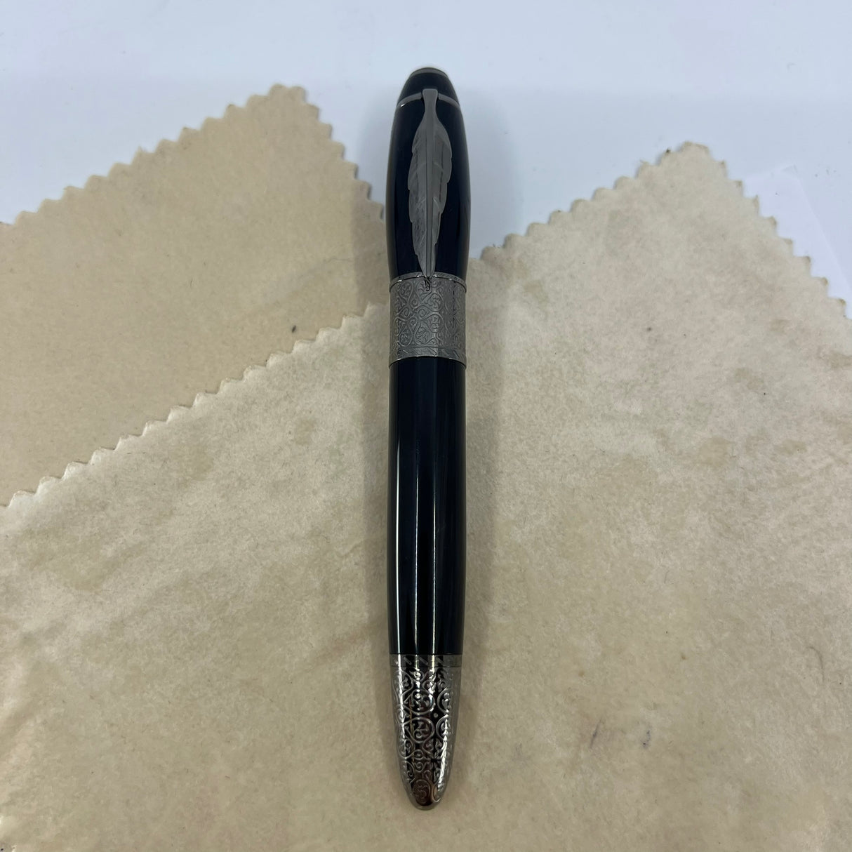 Montblanc Daniel Defoe Writer Series Limited Edition Fountain Pen   -  Medium 18kt Gold Nib