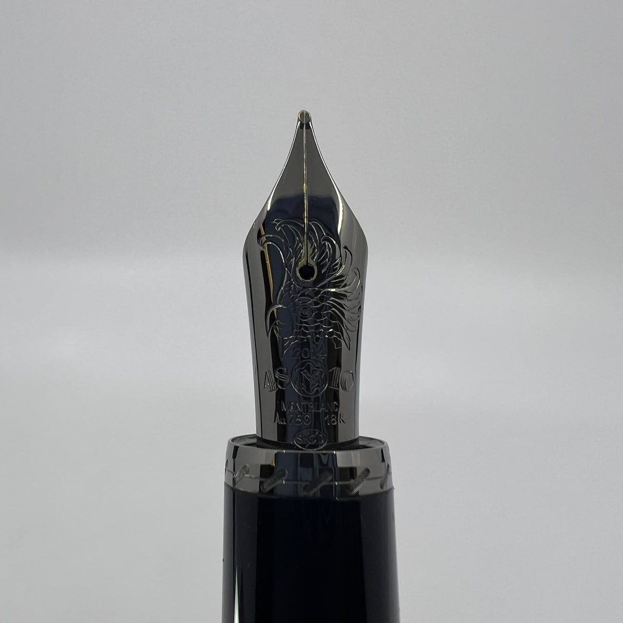Montblanc Daniel Defoe Writer Series Limited Edition Fountain Pen   -  Medium 18kt Gold Nib