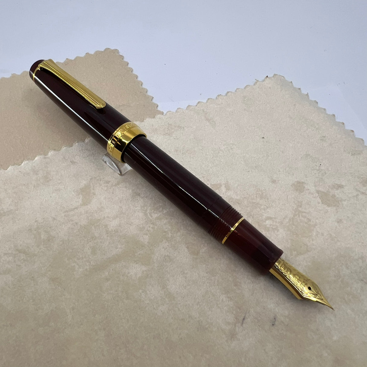Sailor Standard Professional Gear Brown Fountain Pen   - Extra Fine 21 Kt Gold Nib