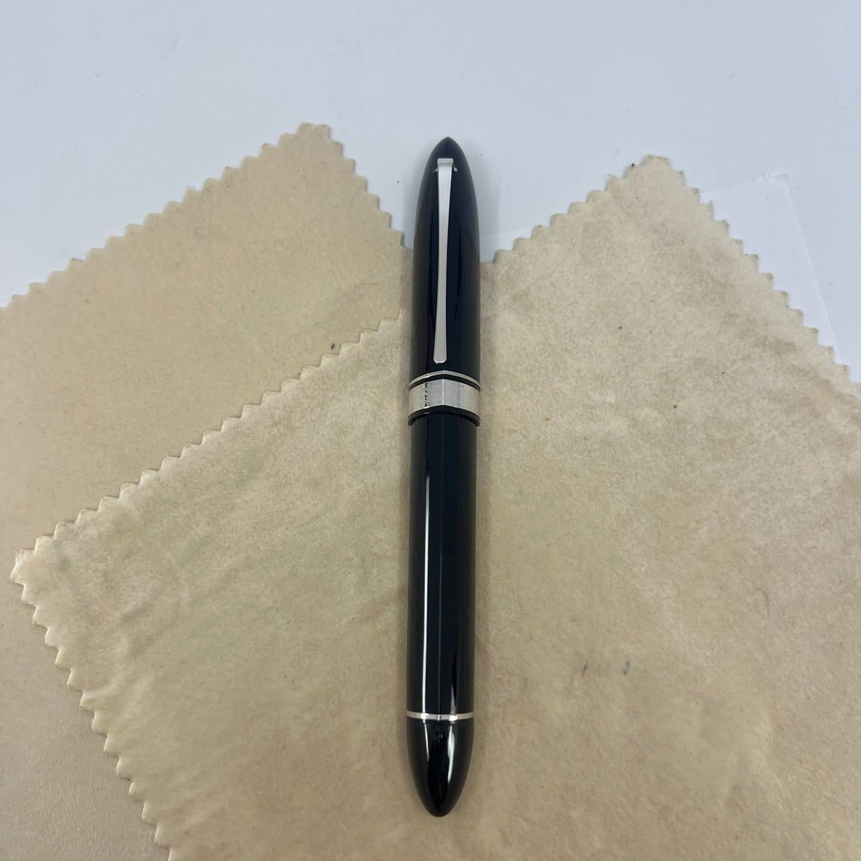OMAS Oversized Blue/Black #360 Triangulated Fountain Pen - Medium 18kt Gold Nib