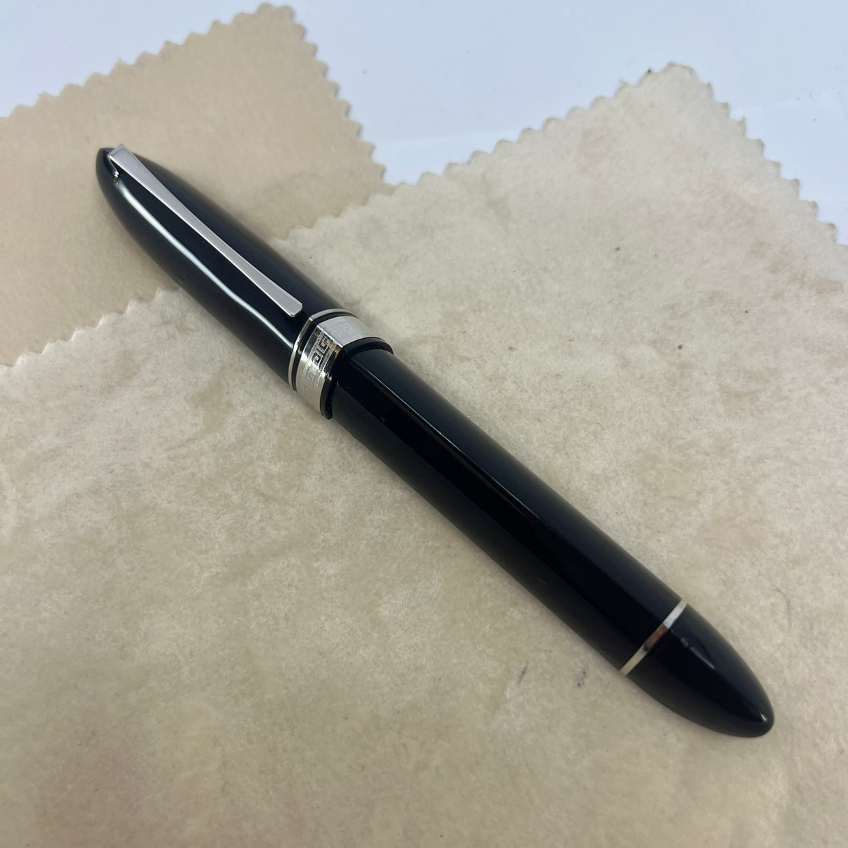 OMAS Oversized Blue/Black #360 Triangulated Fountain Pen - Medium 18kt Gold Nib