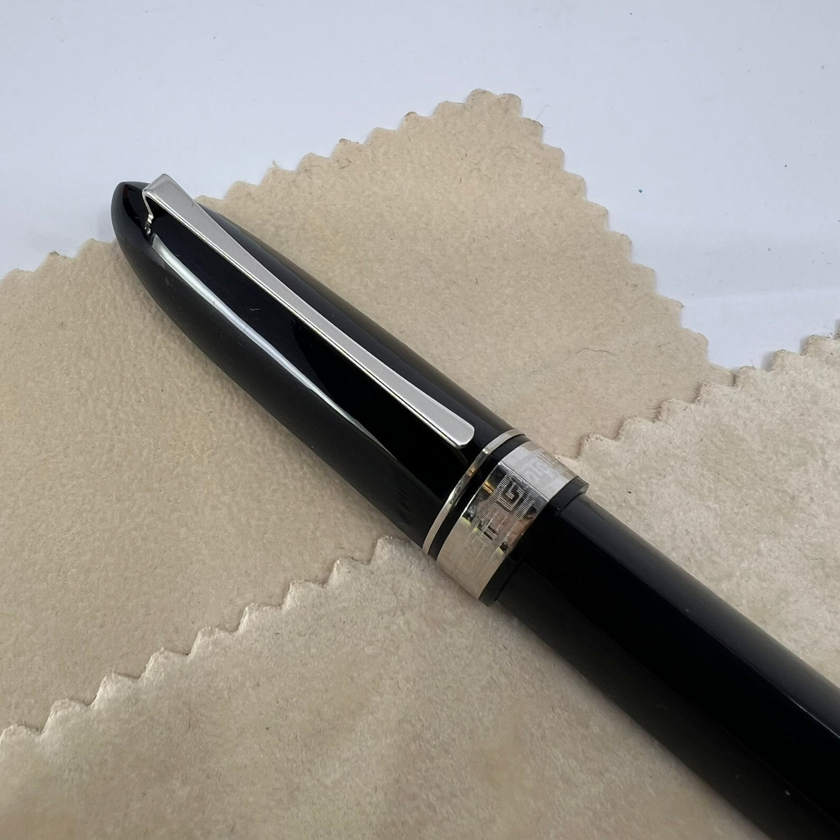OMAS Oversized Blue/Black #360 Triangulated Fountain Pen - Medium 18kt Gold Nib