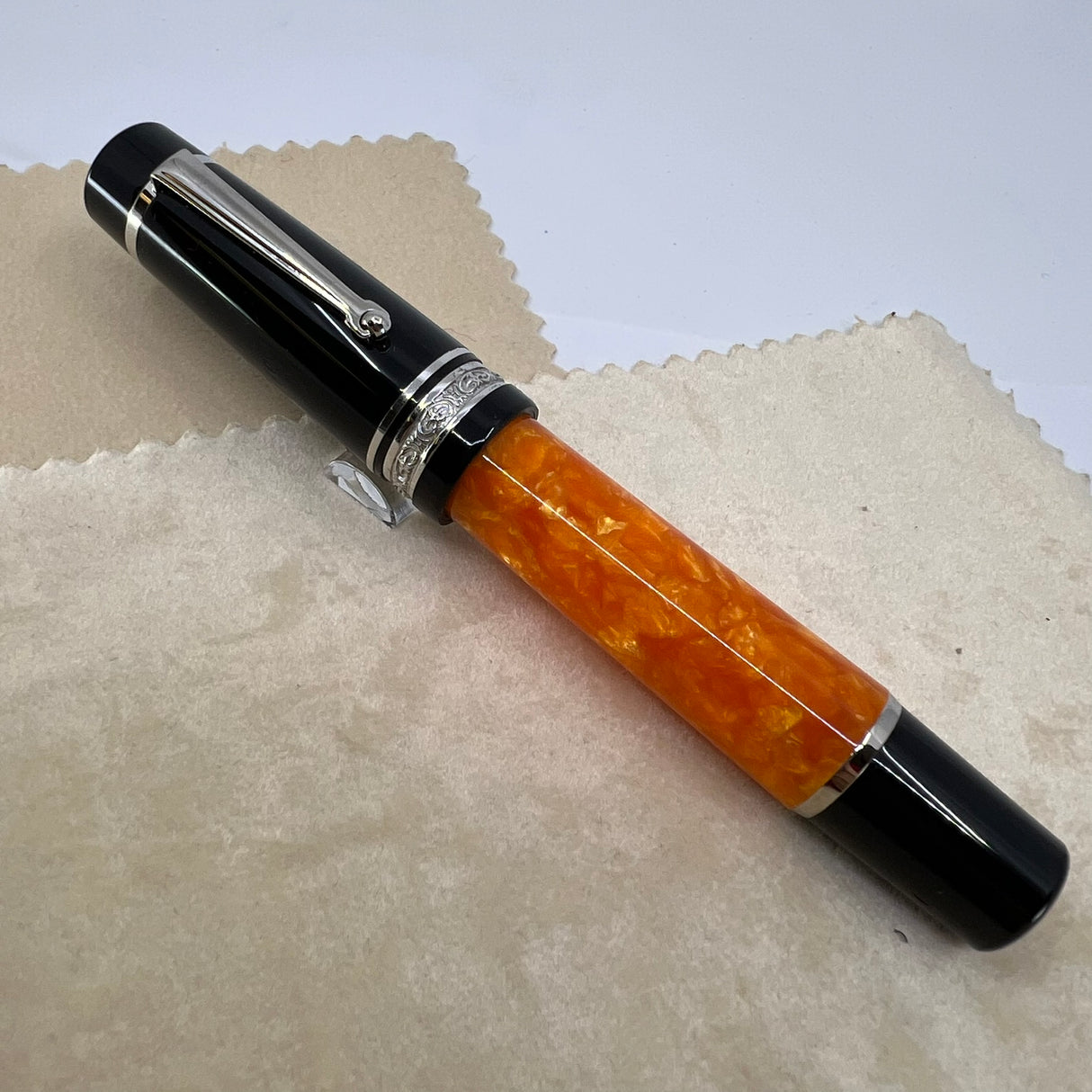 Delta Oversized DolceVita Sterling Silver Trim Fountain Pen - Fine 14kt Gold Nib