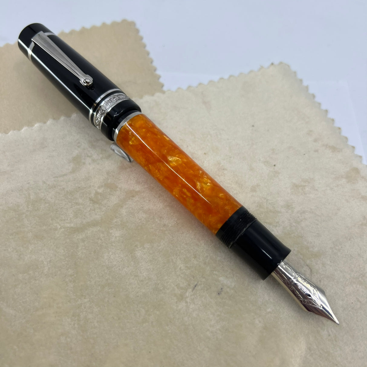 Delta Oversized DolceVita Sterling Silver Trim Fountain Pen - Fine 14kt Gold Nib