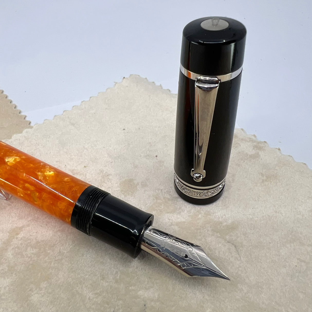 Delta Oversized DolceVita Sterling Silver Trim Fountain Pen - Fine 14kt Gold Nib