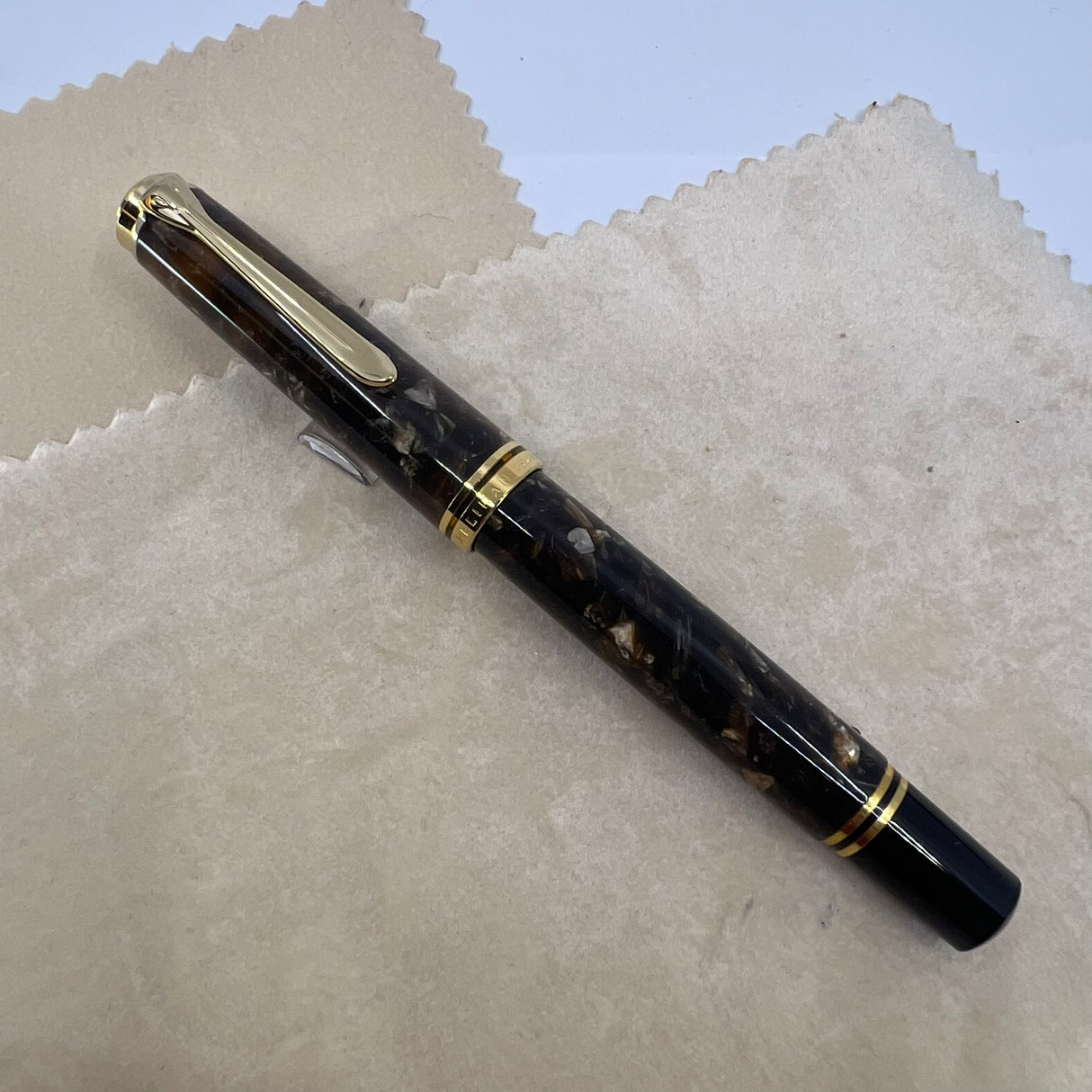 Pelikan M800 Renaissance Brown Marble Fountain Pen - Extra Fine 18kt Gold Nib