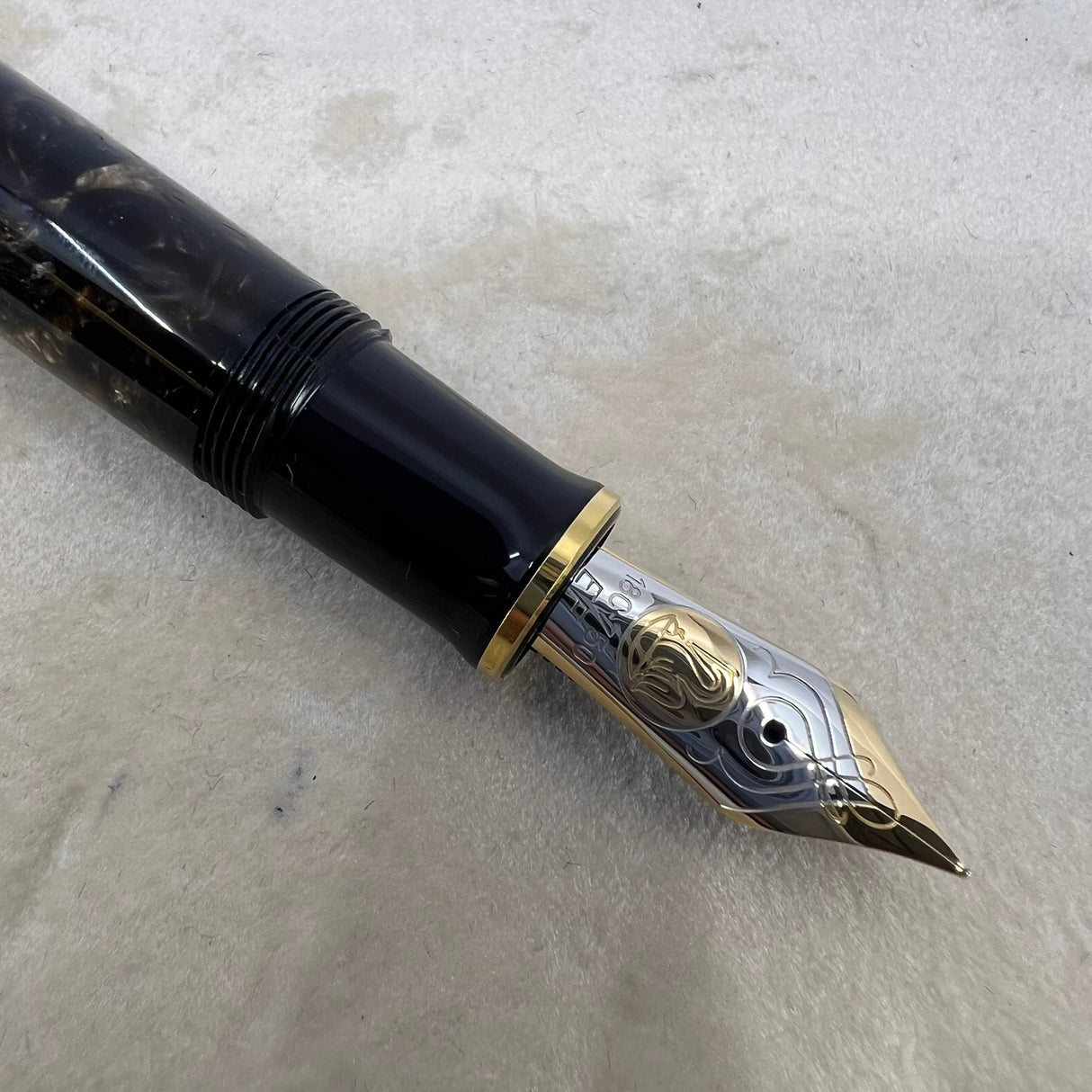 Pelikan M800 Renaissance Brown Marble Fountain Pen - Extra Fine 18kt Gold Nib