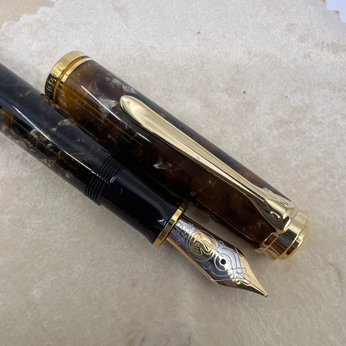 Pelikan M800 Renaissance Brown Marble Fountain Pen - Extra Fine 18kt Gold Nib