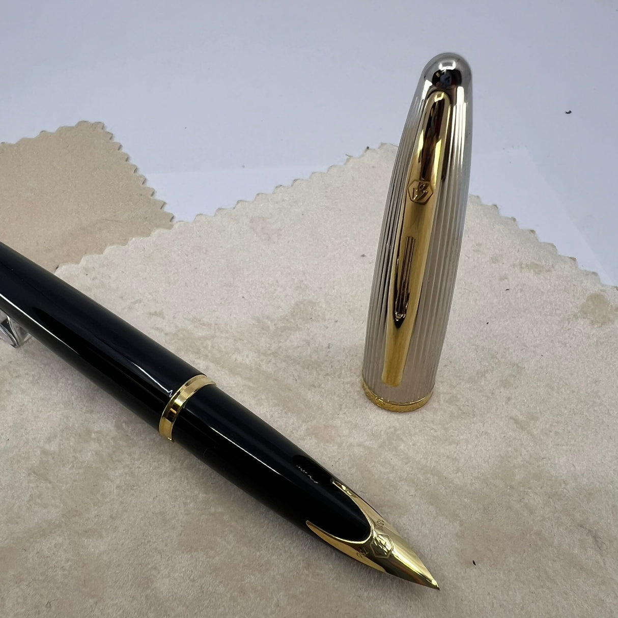 Waterman Carene Deluxe Black Barrel/Silver-Plated Cap Fountain  Pen  - Fine 18 Kt Gold Nib
