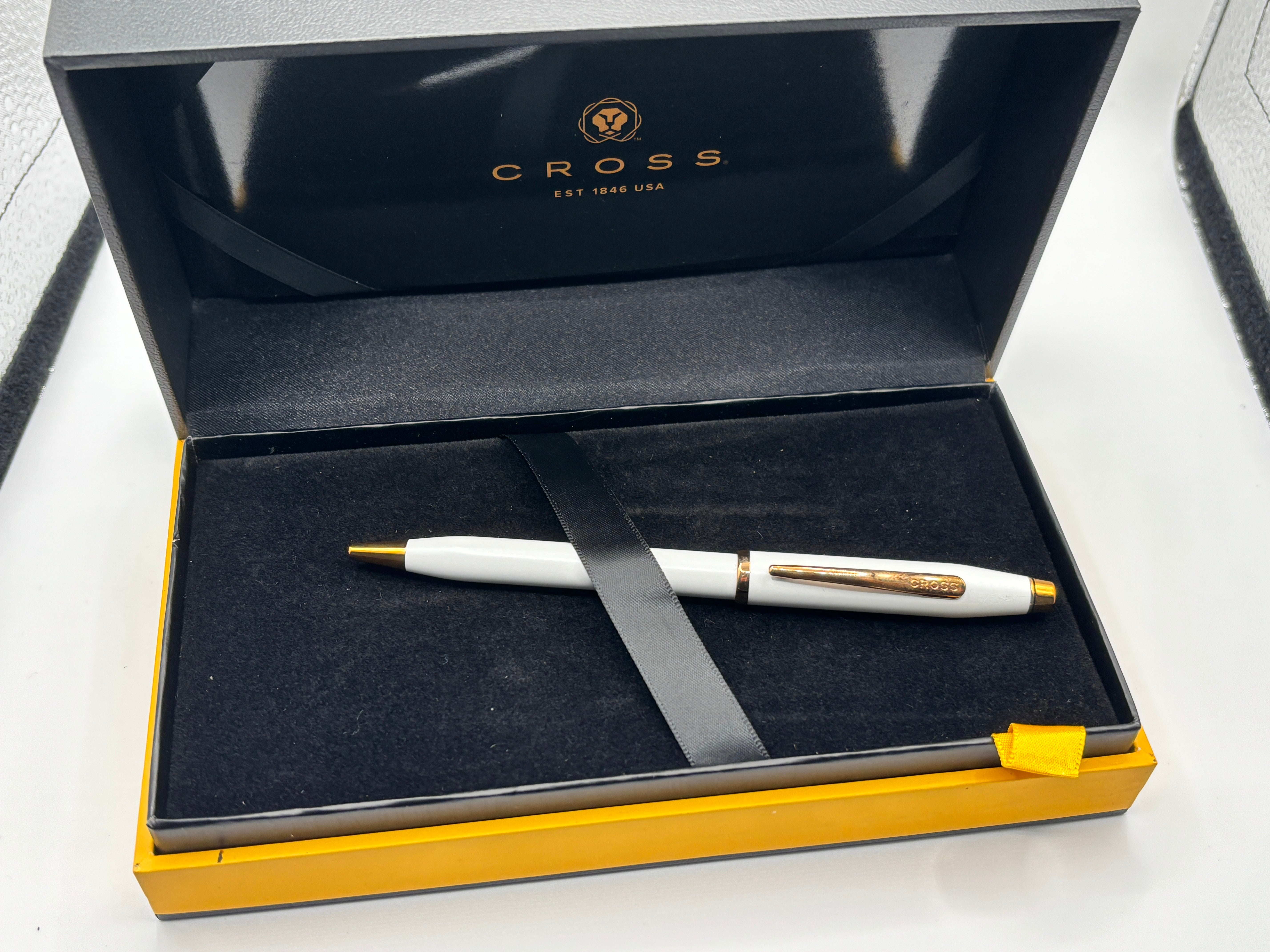 クリスタルホワイトファンデーション　　２箱 Cross Century II Pearlescent White Rose gold trim - Ball Pen