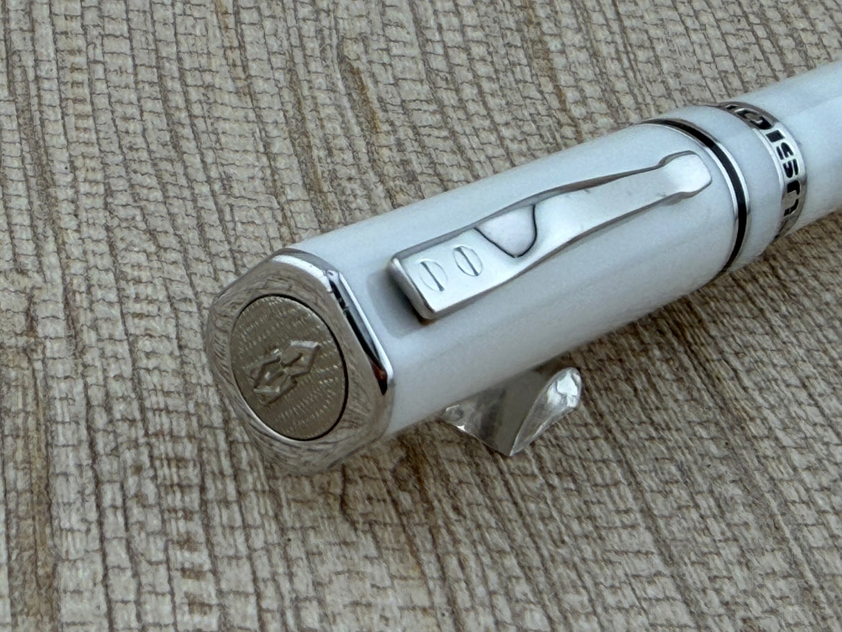 Delta Fusion White 18K Nib - Fountain Pen