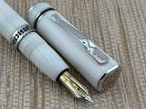 Delta Fusion White 18K Nib - Fountain Pen