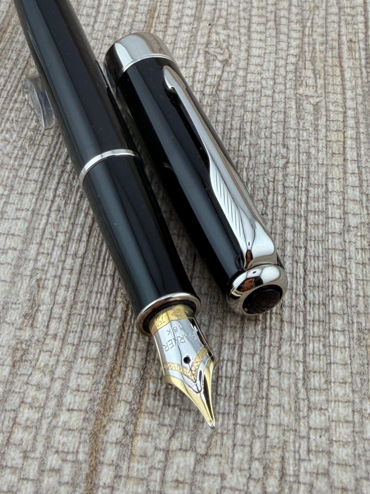 Parker Sonnet Black Lacquer Palladium Trim Gold 18K Nib - Fountain Pen