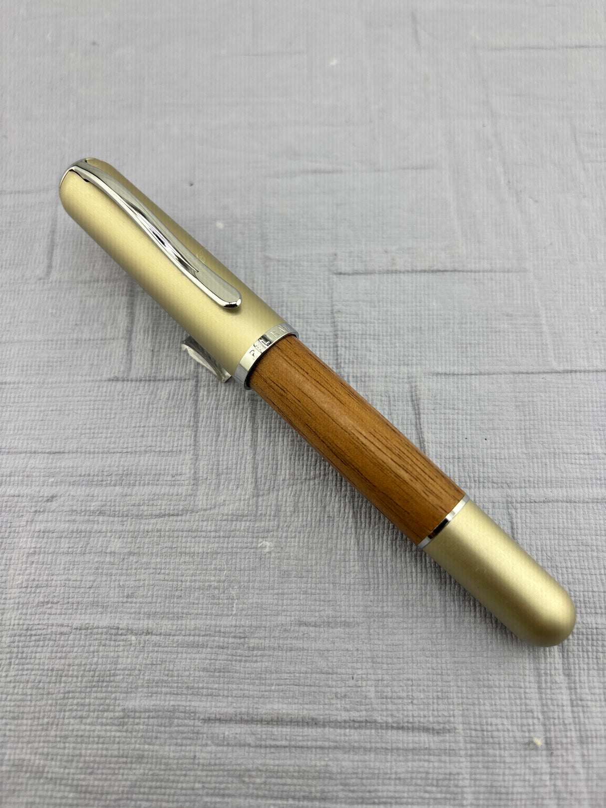Pelikan Epoch P364 Walnut wood Barrel Champagne cap   - Fountain Pen