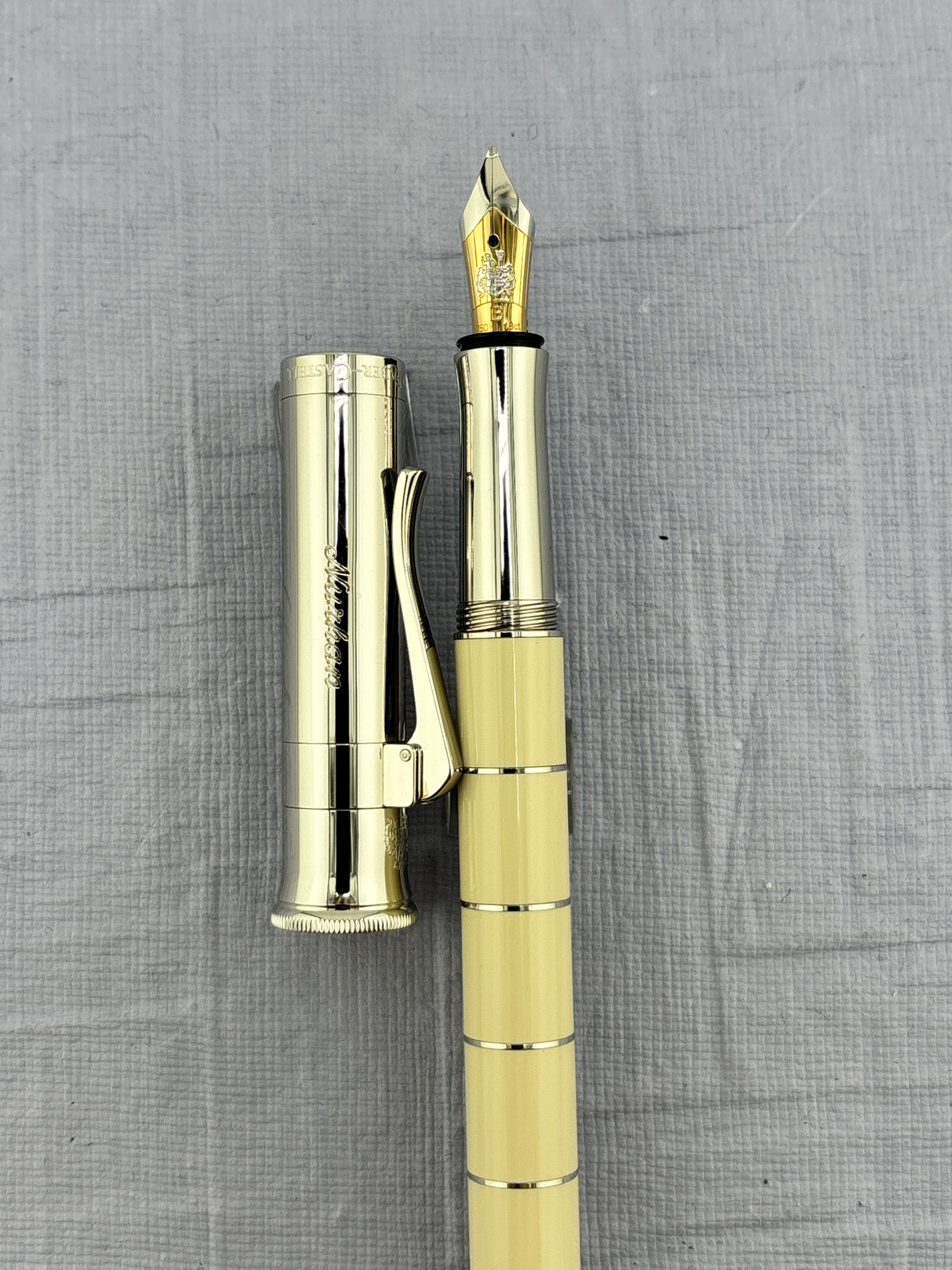 Graf Von Faber Castell  Classic Anello Cream and silver   - Fountain Pen