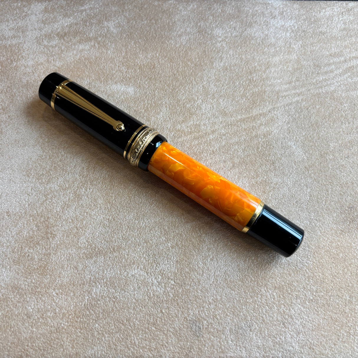 Delta Oversized Millennium  DolceVita 925 Gold Vermeil Trim Fountain Pen - 18kt Gold Nib