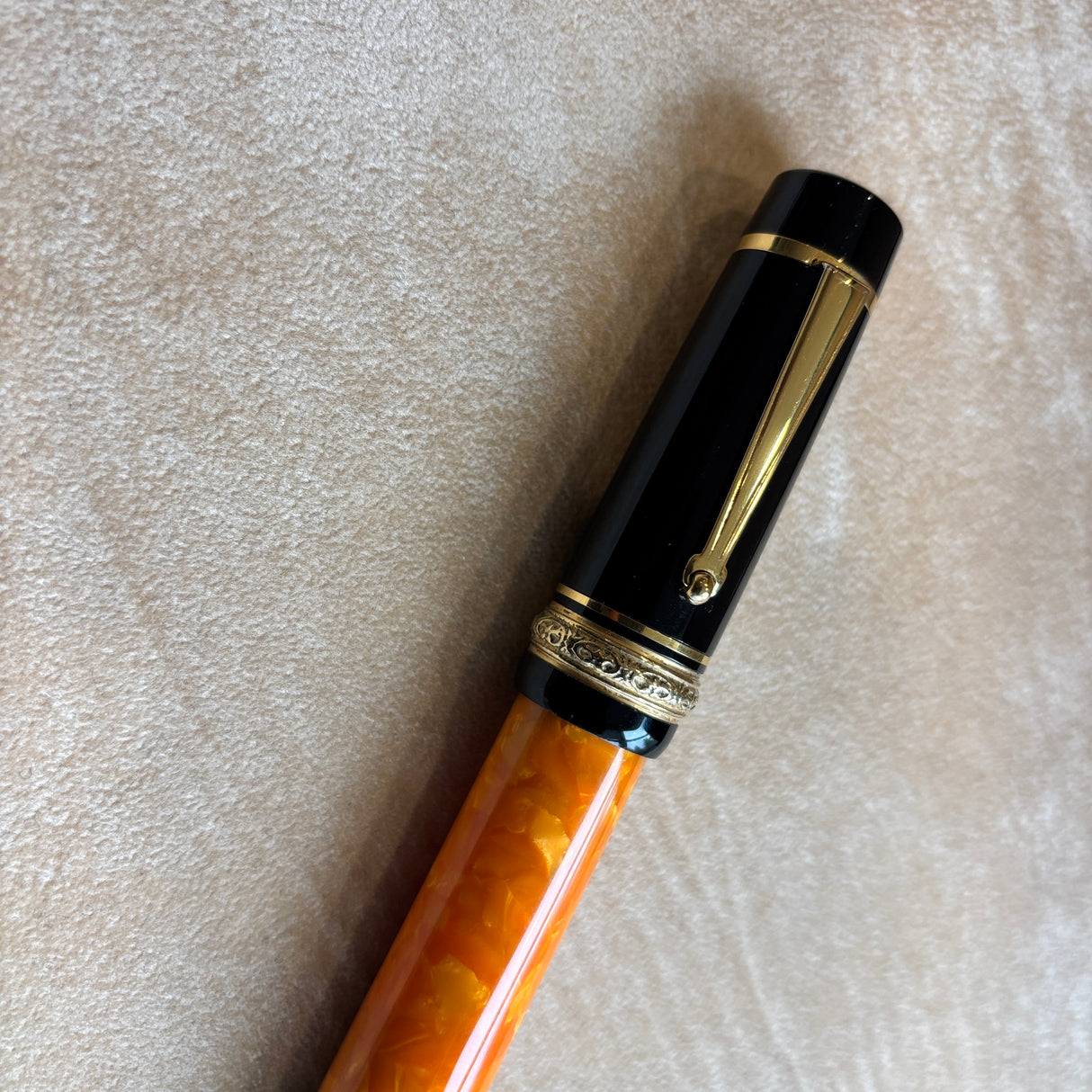 Delta Oversized Millennium  DolceVita 925 Gold Vermeil Trim Fountain Pen - 18kt Gold Nib