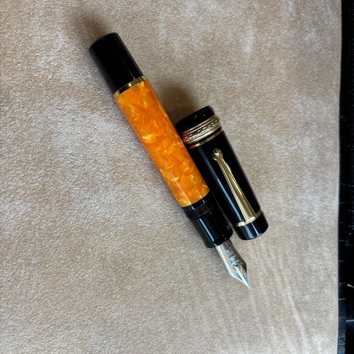 Delta Oversized Millennium  DolceVita 925 Gold Vermeil Trim Fountain Pen - 18kt Gold Nib