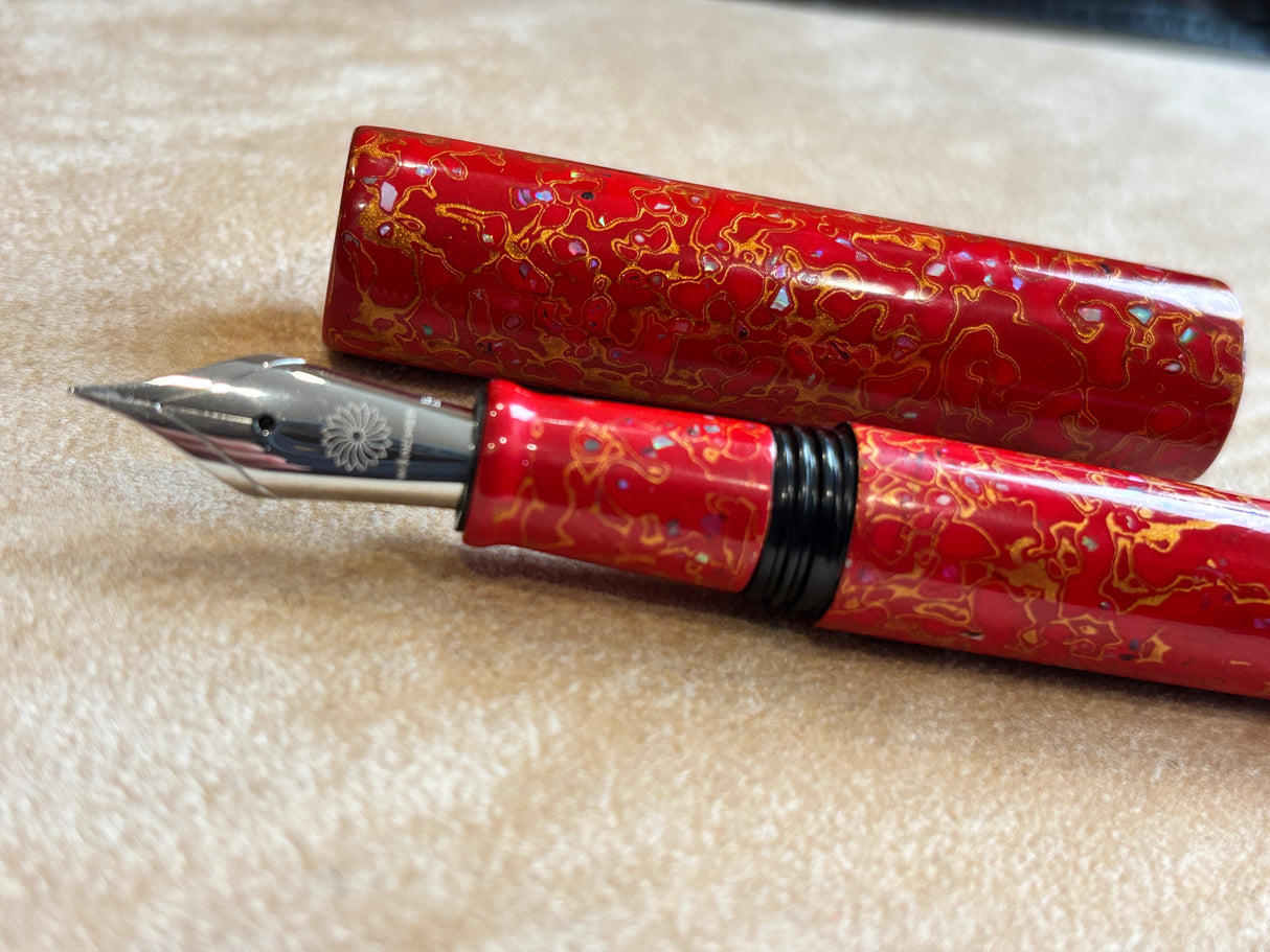 Wancher Sekai Saihi Urushi Aka-age Raden Fountain Pen