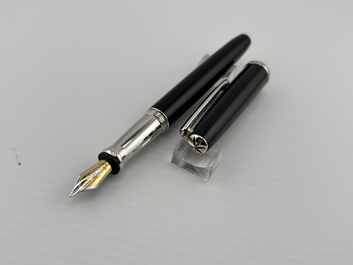 Waterford Marquis Black Lacquer 18K750 Gold Nib  - Fountain Pen