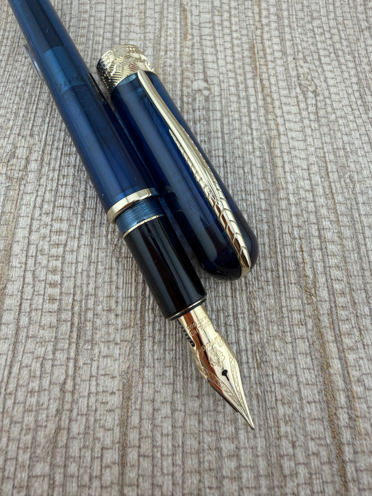 Pineider Avatar Blue Demonstrator Quill Nib 14K-585 Super Flex! - Fountain Pen