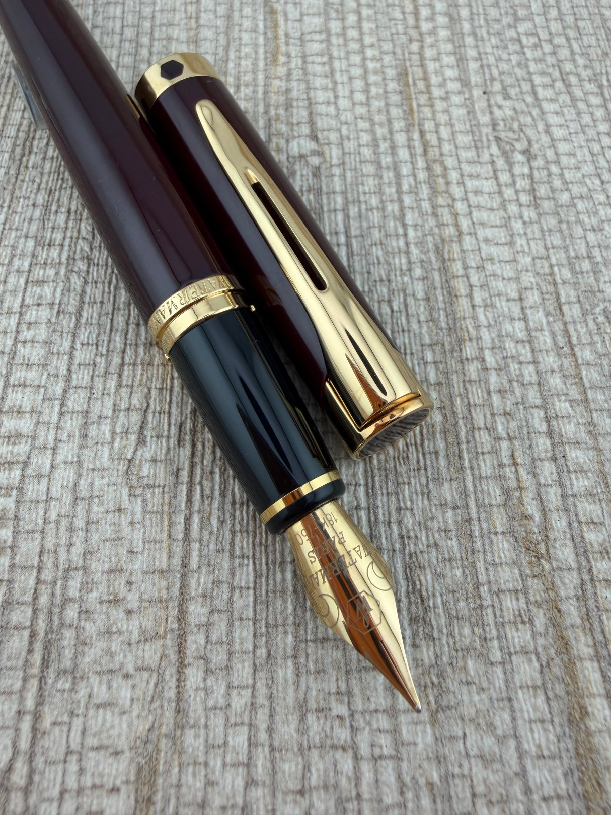 Waterman L'Etalon Burgundy 18K-750 Medium Nib - Fountain Pen