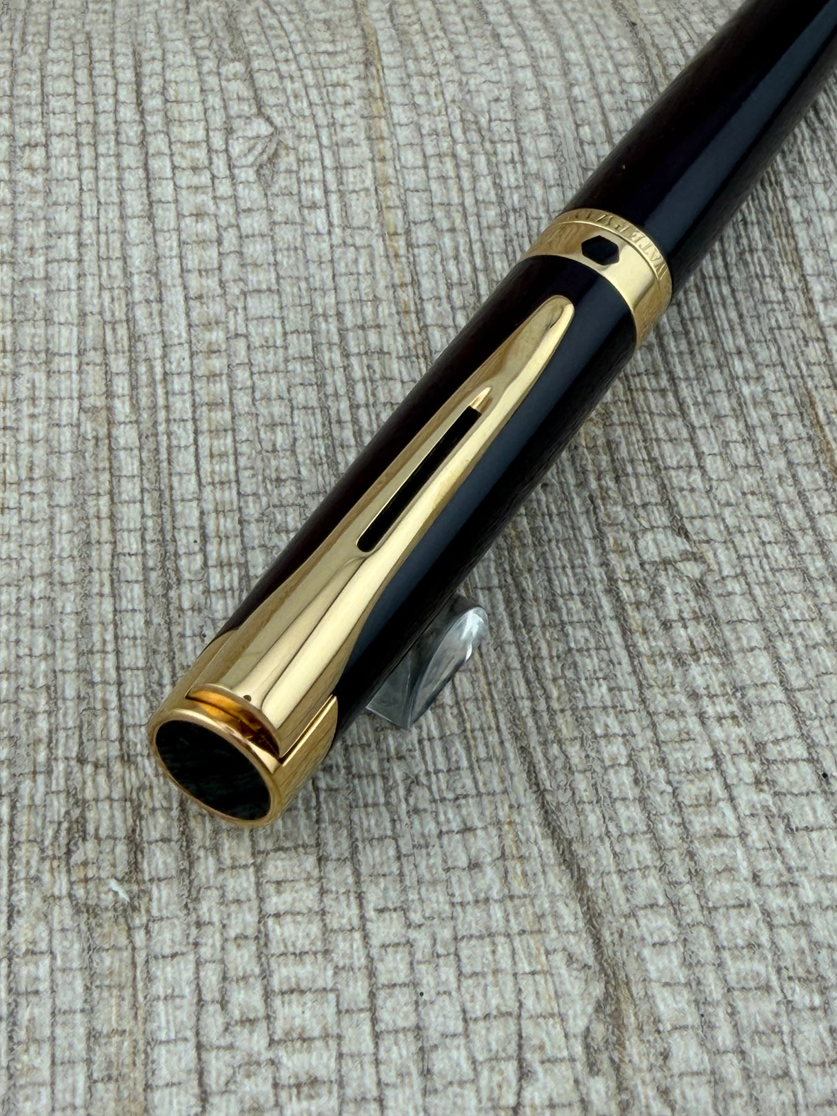 Waterman L'Etalon Burgundy 18K-750 Medium Nib - Fountain Pen