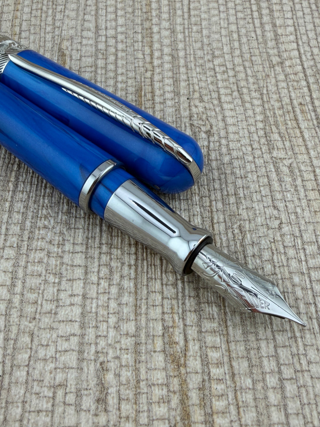 Pineider Avatar Ultraresin Neptune Blue - Fountain Pen