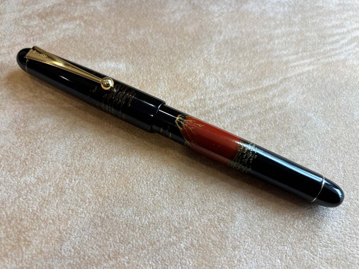 Pilot (NAMIKI) "Red Mont Fuji" Lacquer 14K M nib #10 - Fountain Pen circa 2005