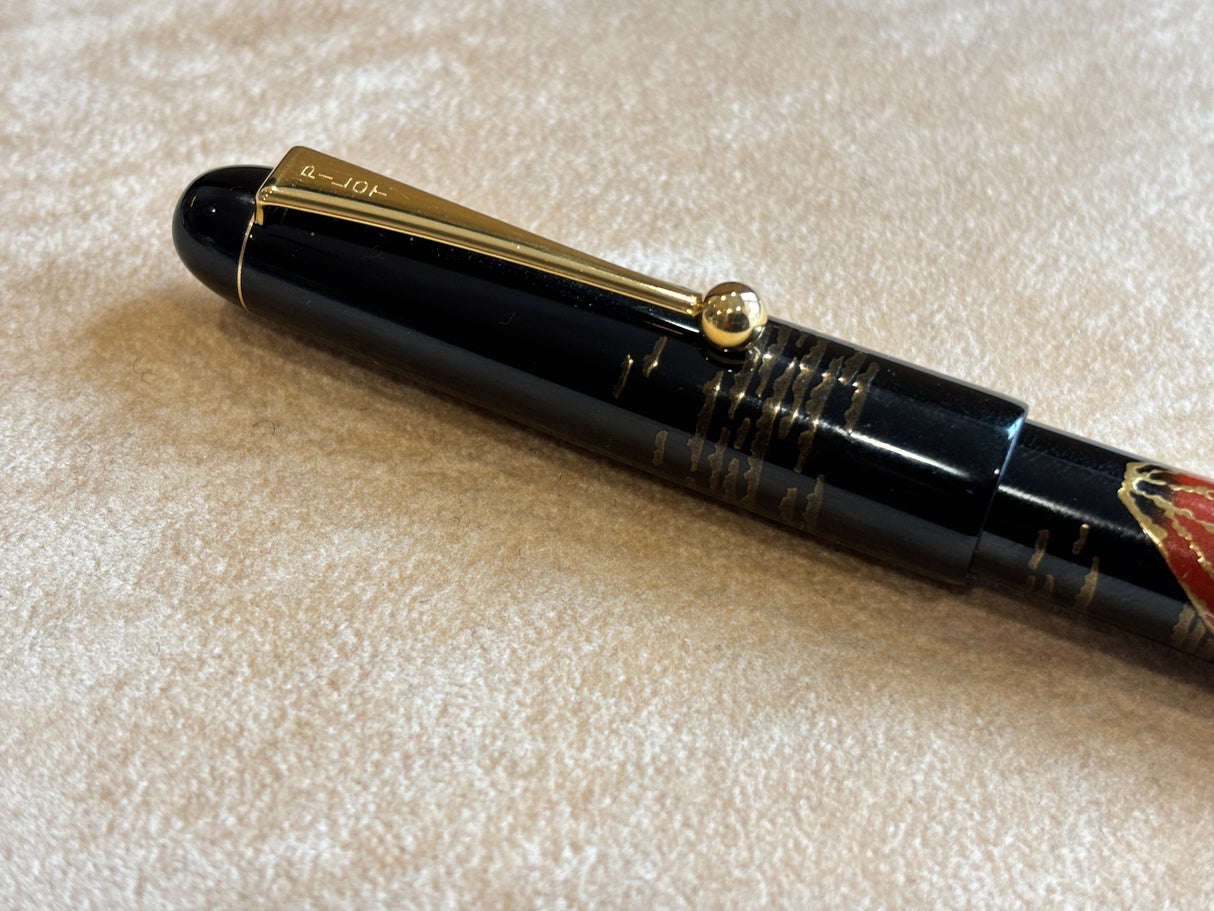 Pilot (NAMIKI) "Red Mont Fuji" Lacquer 14K M nib #10 - Fountain Pen circa 2005