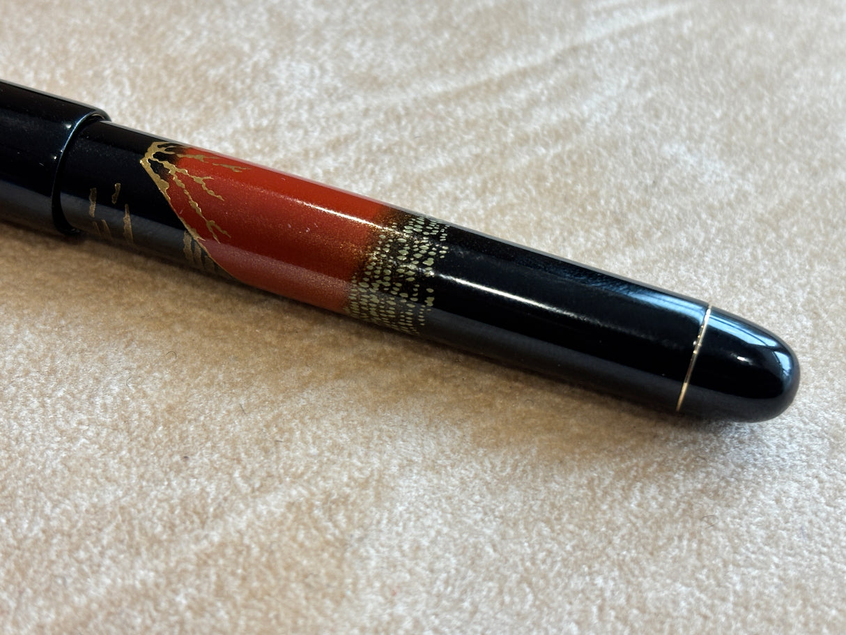 Pilot (NAMIKI) "Red Mont Fuji" Lacquer 14K M nib #10 - Fountain Pen circa 2005