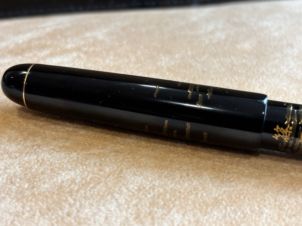 Pilot (NAMIKI) "Red Mont Fuji" Lacquer 14K M nib #10 - Fountain Pen circa 2005