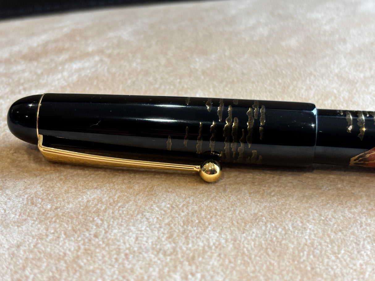 Pilot (NAMIKI) "Red Mont Fuji" Lacquer 14K M nib #10 - Fountain Pen circa 2005
