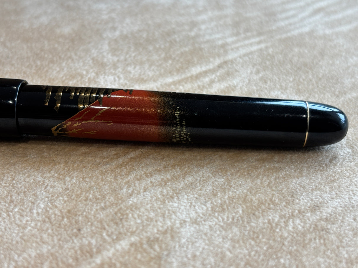 Pilot (NAMIKI) "Red Mont Fuji" Lacquer 14K M nib #10 - Fountain Pen circa 2005
