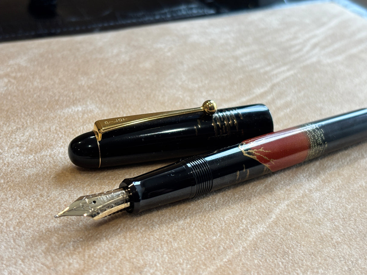 Pilot (NAMIKI) "Red Mont Fuji" Lacquer 14K M nib #10 - Fountain Pen circa 2005